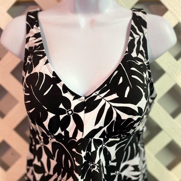 Kim Gravel x Swimsuits for All Flowy Tankini and Brief Set Onyx Palm Regular 8 - Picture 4 of 7